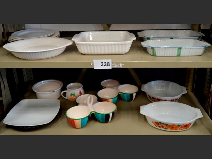 LOT ON 2 SHELVES: SNACK BOWLS, PLATES, PIE DISHES, etc