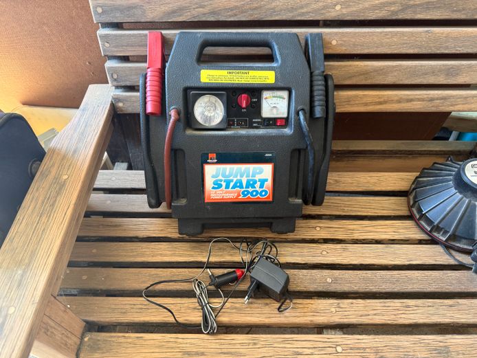 JumpStart 900 Portable 12V Power Supply