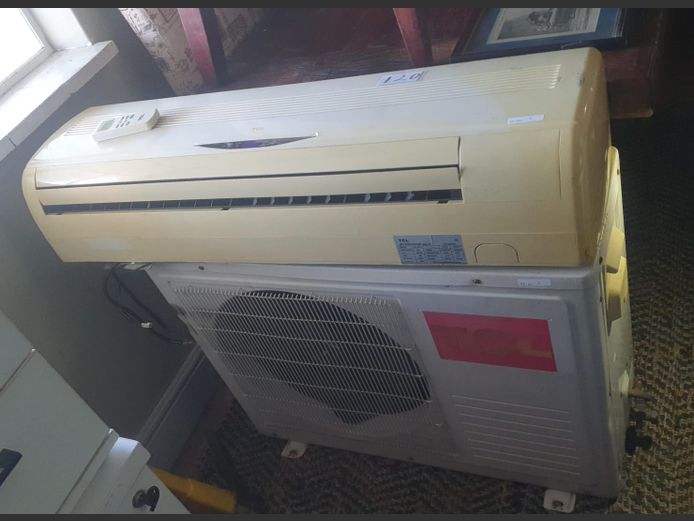 TCL 24 000BTU SPLIT AIR CONDITIONER WITH REMOTE