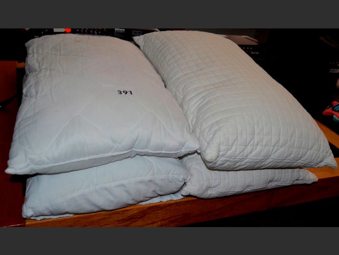 LOT: 4 x STANDARD PILLOWS