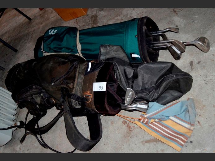 LOT: 2 x GOLF BAGS WITH CLUBS