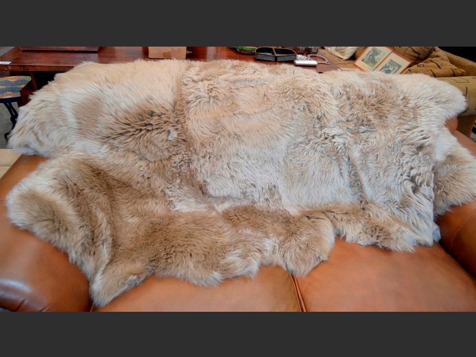 SHEEPSKIN RUG, 170 x 110cm