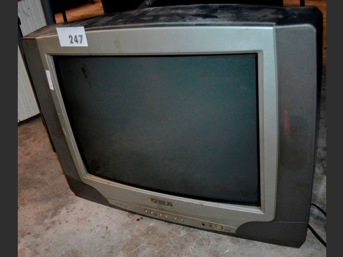 SANSUI 54cm COLOUR TV [Switches on] ### LICENCE PLEASE ###