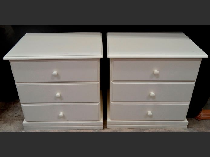 PAIR WHITE PAINTED 3-DRAWER BEDSIDE PEDESTALS, 65 x 46 x 75cm