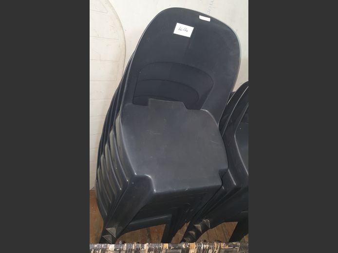 SET OF 6 BLACK PLASTIC PATIO CHAIRS
