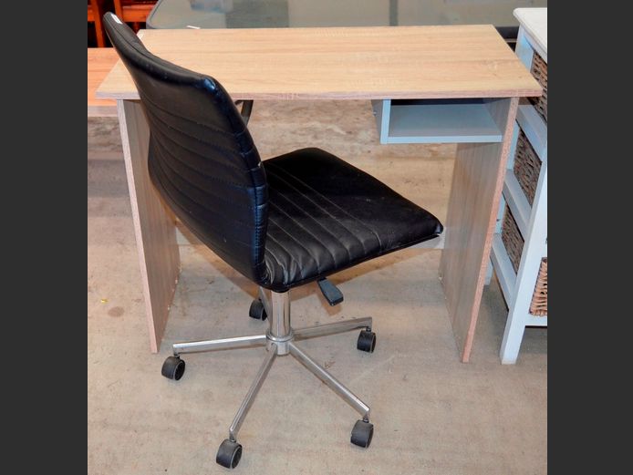 OAK FOIL STUDENT'S DESK WITH BLACK SWIVEL OFFICE CHAIR, 90 x 45 x 75cm [#: 408826576]