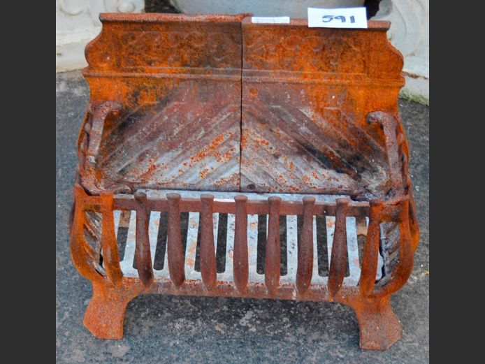 CAST IRON FIRE GRATE, 42 x 21 x 35cm [Rusted]