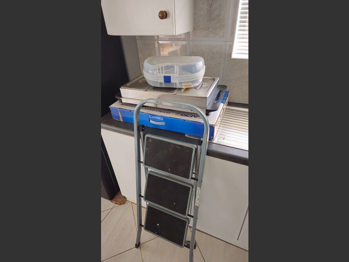 Step Ladder & Cooking Equipment - (1 Lot)