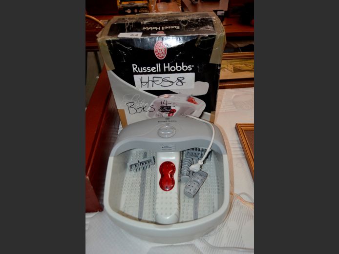 RUSSELL HOBBS FOOTSPA [Switches on]