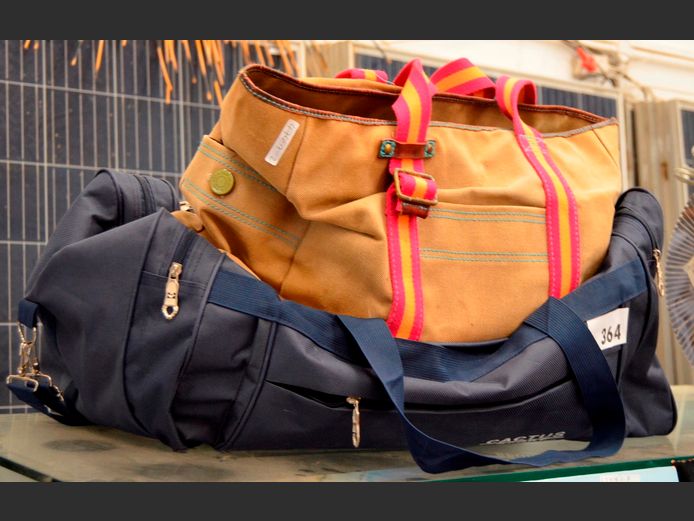 LOT: BLUE TRAVEL BAG & A CANVAS BAG