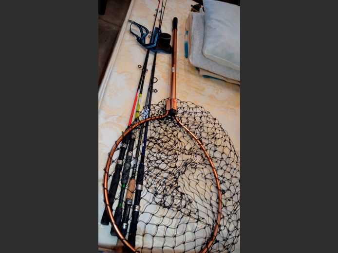 LOT: 4 x FISHING RODS, SENSATION ALUMINIUM FISHING NET, etc [4,40]