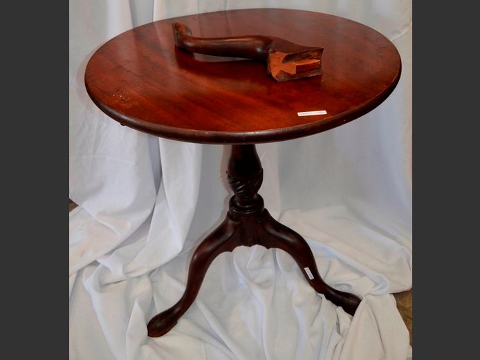 MAHOGANY CIRCULAR SIDE TABLE ON PEDESTAL BASE, 67cm Diameter x 70cm High [Base needs repaires]