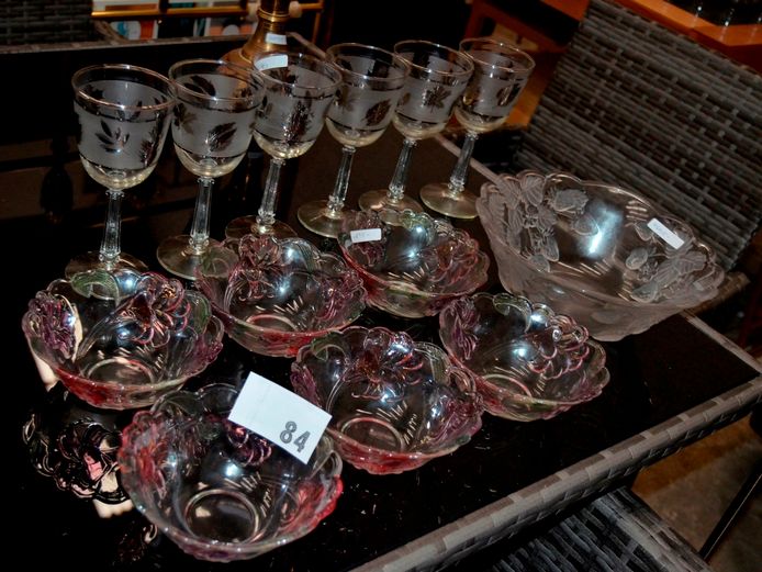 GLASS DESSERT BOWL SET & SET OF 6 WINE GLASSES
