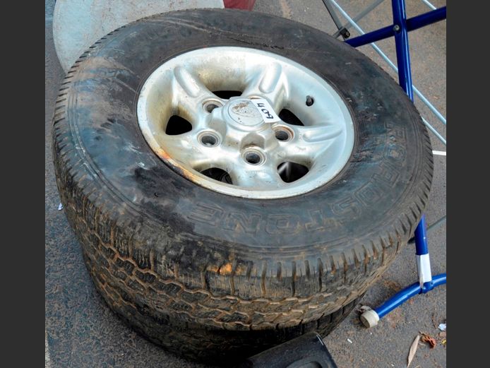 PAIR 265/75R16 TYRES WITH MAGS [1 tyre burned on the side]