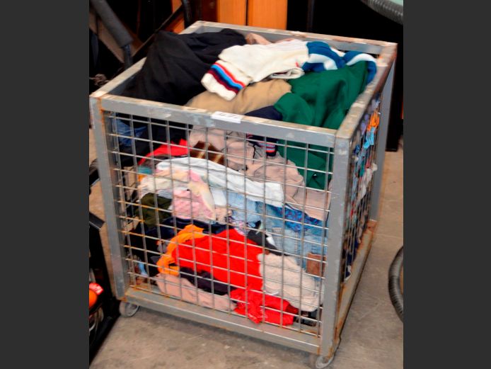 LARGE LOT: ASSORTED CLOTHING [Excl. bin]