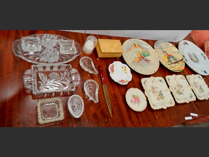 LOT: ROSENTHAL SQUARE SIDE PLATES, ITALIAN HAND PAINTED DECORATIVE PLATES, ONYX JEWELLERY BOX, etc