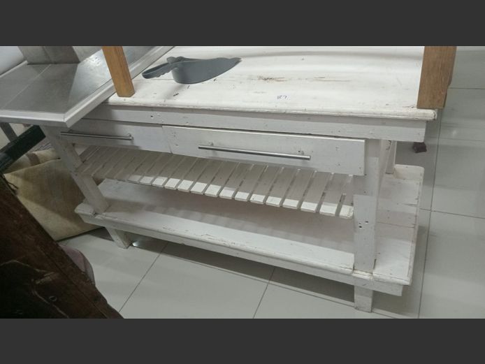 Workbench with drawers