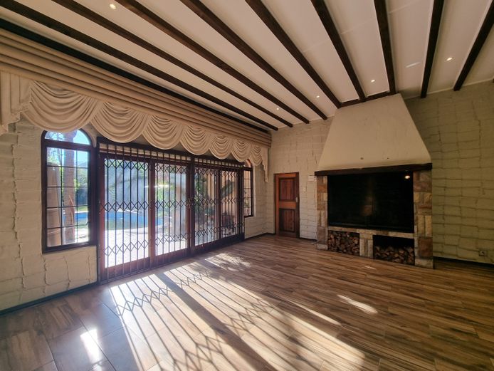 125 Athens Road, Table View (4 Bedroom Home with Granny Flat)