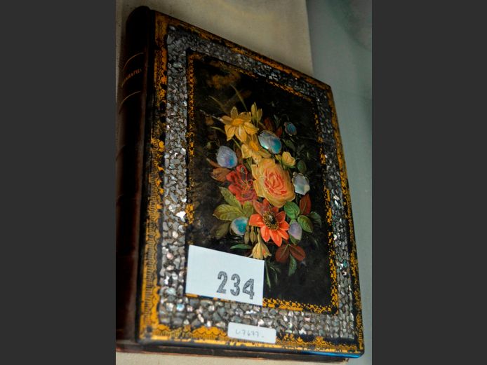 ANTIQUE MOTHER-OF-PEARL INLAID PHOTO ALBUM, 30 x 24cm