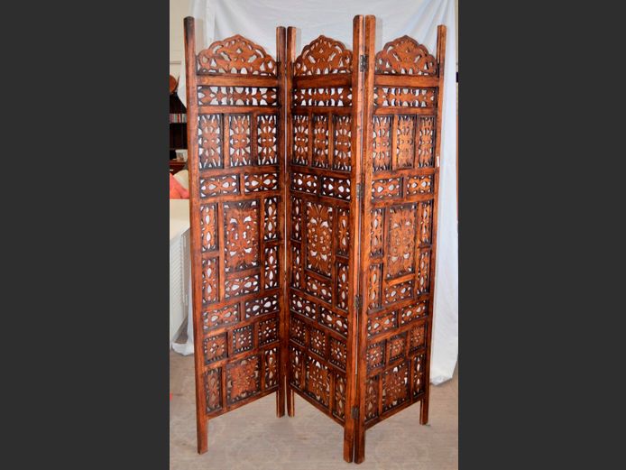 AFRICAN CARVED ROOM DIVIDER, 151 x 182cm