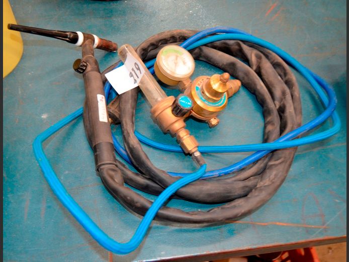 WELDING TORCH WITH GAUGE