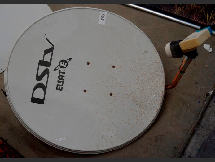SATELLITE DISH WITH LNB [Rusted]