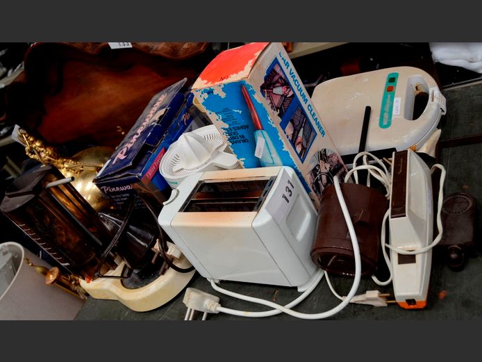 TOASTERS, SNACKWICH MAKER, etc [Switch on, untested further]