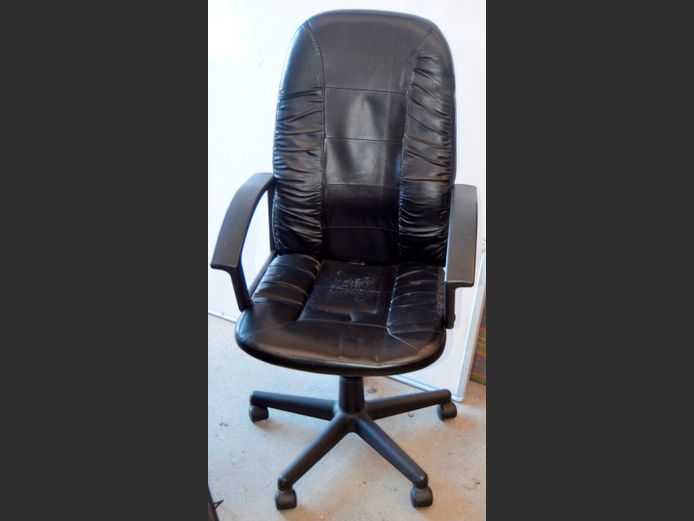 BLACK LEATHER TOUCH SWIVEL OFFICE CHAIR