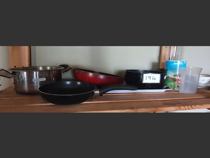 LOT: POT & FRYING PANS