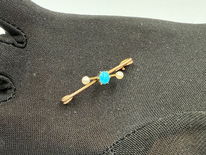 Turquoise and small pearls golden brooch