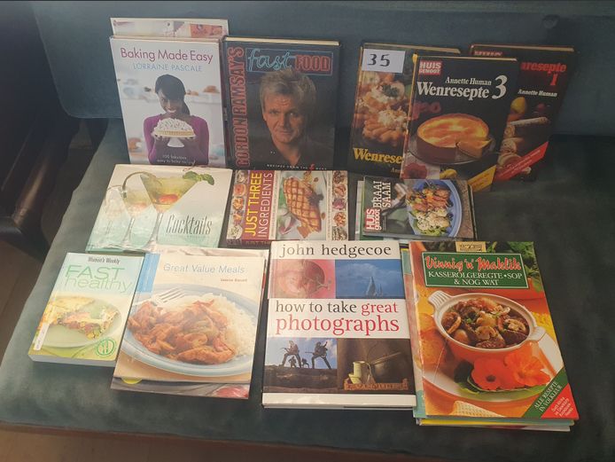 LOT: RECIPE BOOKS