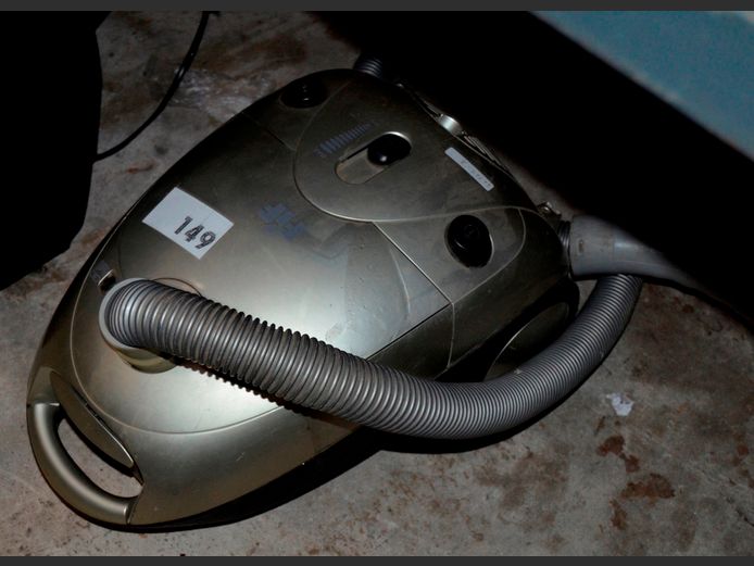 FIF VACUUM CLEANER [Switches on, faulty]