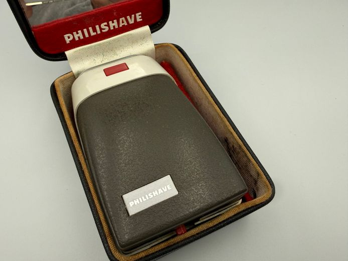 Vintage PhiliShave shaver - in original case with mirror