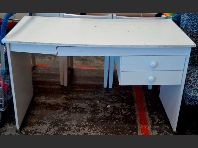 WHITE 2-DRAWER DESK, 122 x 60 x 76cm [Damaged]