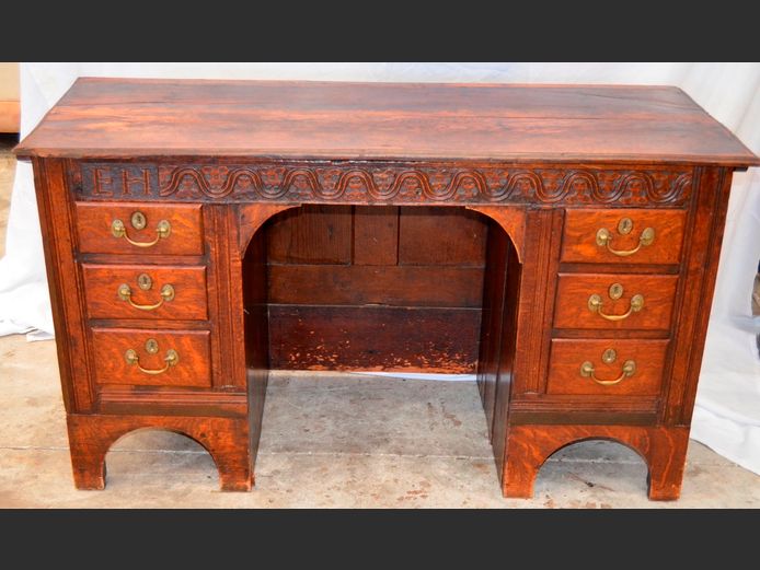 ANTIQUE CARVED OAK 6-DRAWER KNEEHOLE DESK, 138 x 56 x 77cm