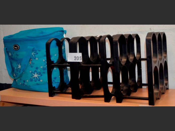 LOT: 3 x BLACK PLASTIC WINE RACKS & A COOLER BAG