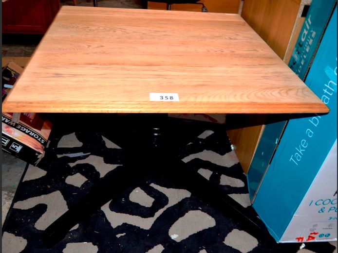 OAK SQAURE 4-SEATER DINING TABLE ON PEDESTAL BASE, 80 x 80 x 60cm