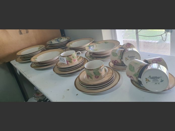 NEWBURY PART DINNER SERVICE