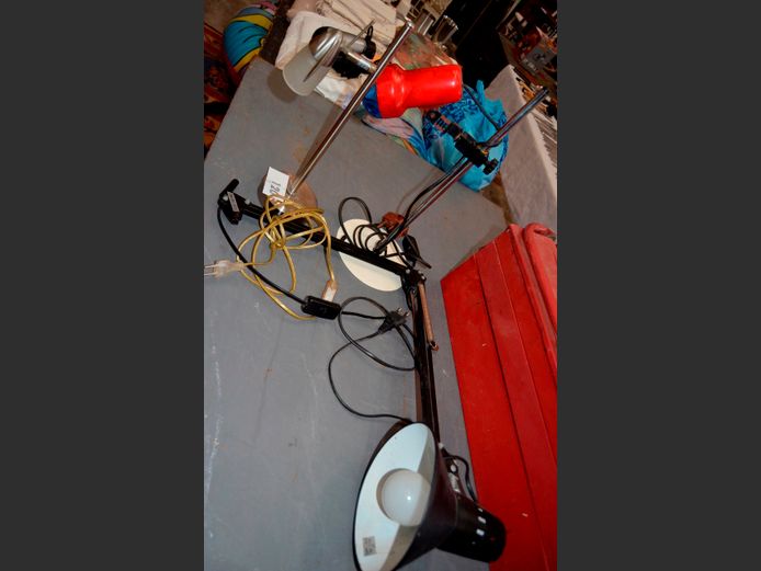 LOT: 3 x ADJUSTABLE DESK LAMPS