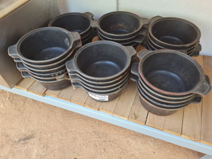 30 X CAST IRON POTS