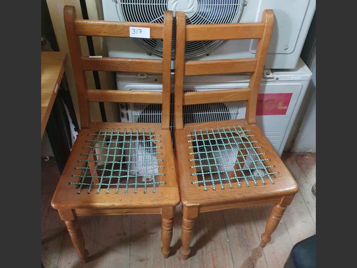 SET OF 4 OAK RIEMPIE SEAT CHAIRS [Riempies needs replacing]