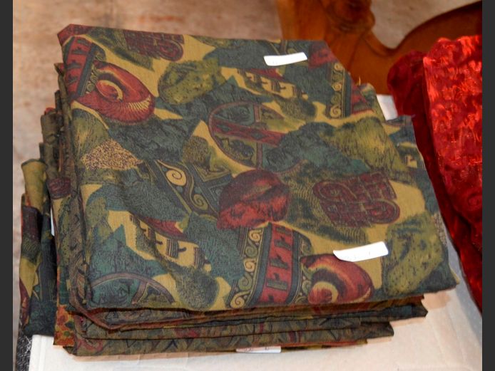 ASSORTED SIZES TABLECLOTHS