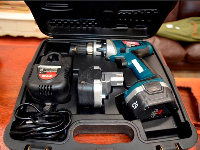 RYOBI CORDLESS DRILL IN CASE [Switches on, untested further]