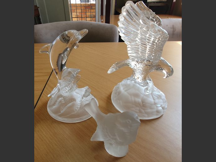 LOT: CRISTAL ANTIQUES GLASS DOLPIN, EAGLE & BIRD