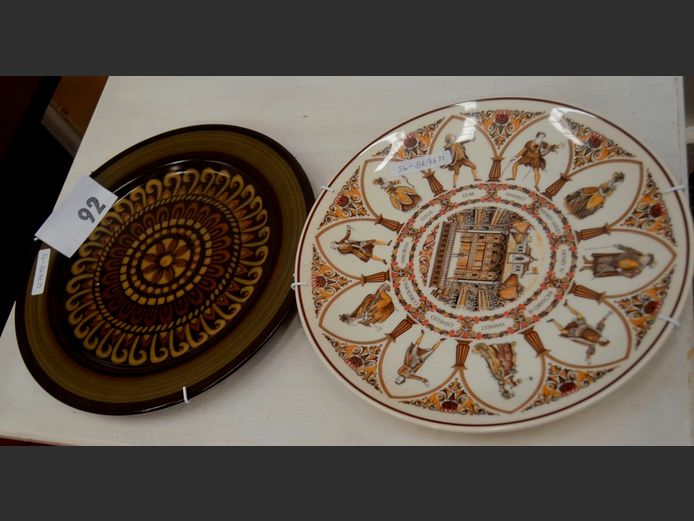 WEDGWOOD "SHAKESPEARE CHARACTERS ALL THE WORLD'S STAGE COLLECTABLE PLATE" & ANOTHER, 27cm Diameter & 25.5cm Diameter