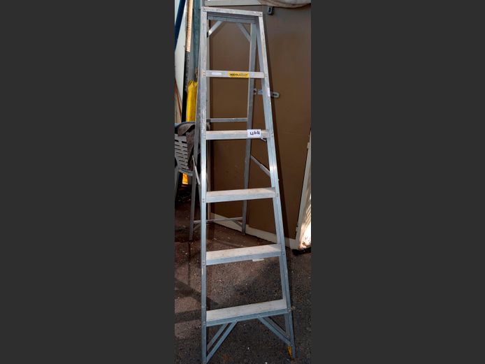 ALUMINIUM 5-STEP LADDER