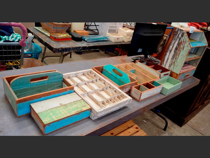 PAINT TECHNIQUE CUTLERY TRAYS, SPICE RACK, CONDIMENT CADDIES, etc