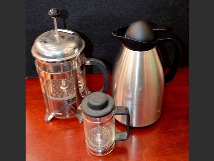 LOT: 2 x FRENCH PRESSES & A STAINLESS STEEL FLASK