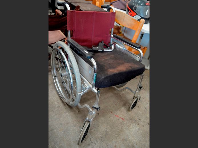 WHEELCHAIR [Needs a clean, 1 footrest needed]
