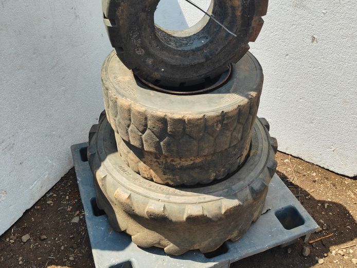 LOT FORKLIFT TYRES